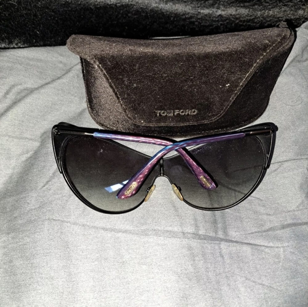 Tom Ford 🕶️ - Picture 3 of 5